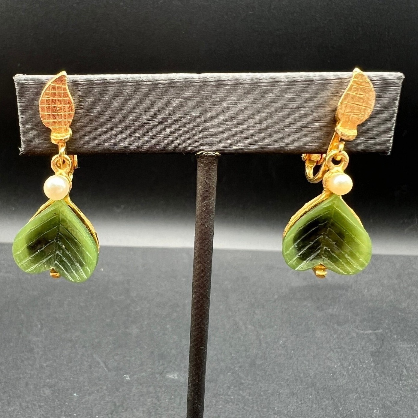 Vintage Faux Jade And Pearl Earrings Clip On Gold Tone Dangle Drop